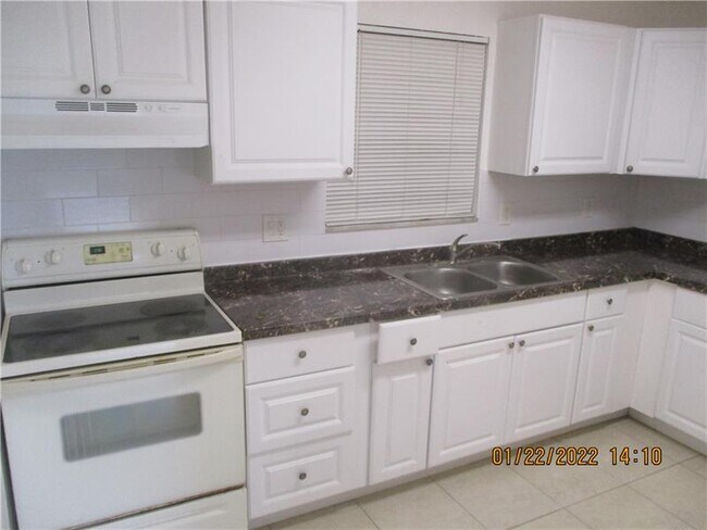 Foto del edificio - 9008 NW 38th Dr