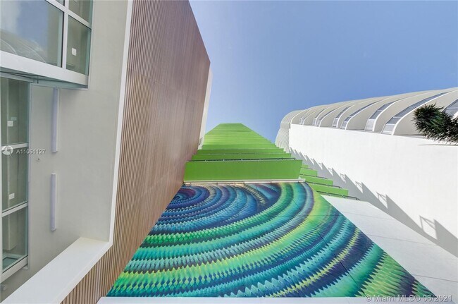 Building Photo - 1756 Bayshore Dr