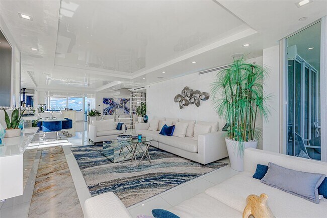 Building Photo - 17555 Collins Ave
