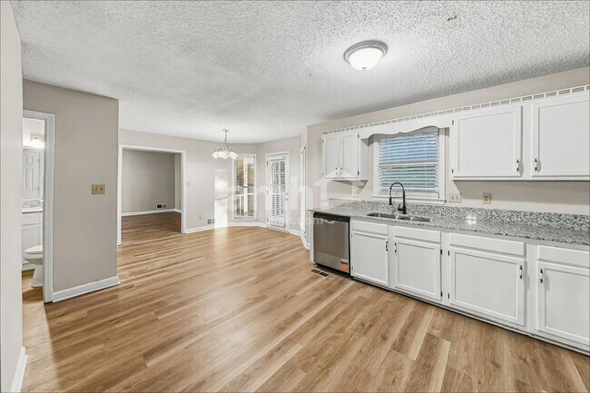 Foto del edificio - 48 Cambridge Ct