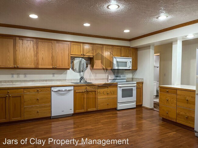 Foto del edificio - 2 br, 1 bath House - 2000 N Scenic View Dr