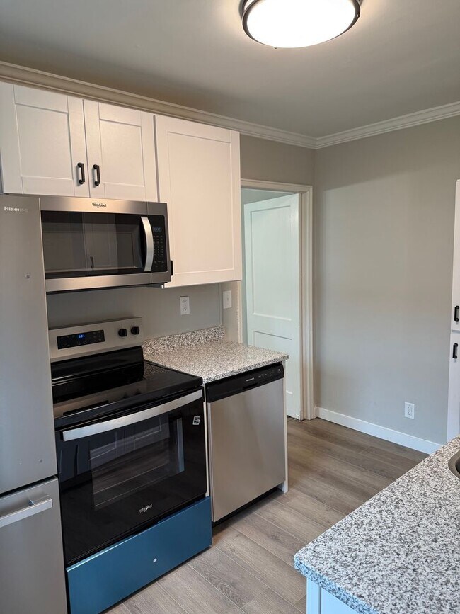 Foto del edificio - Spacious 2-Bedroom Apartment in Prime Wins...