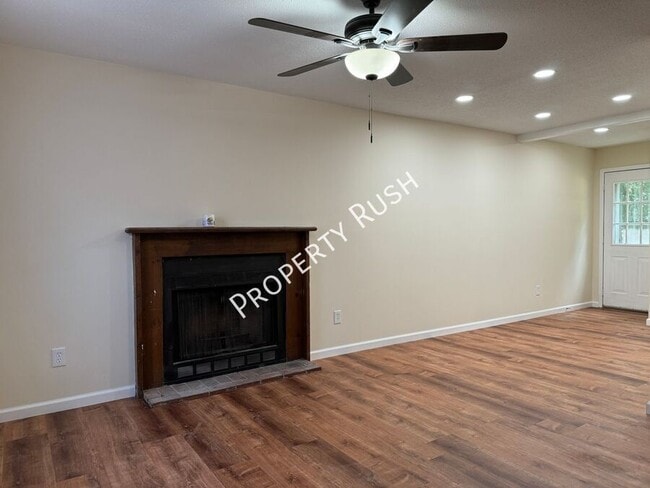 Foto del edificio - 1511 Rustic Dr