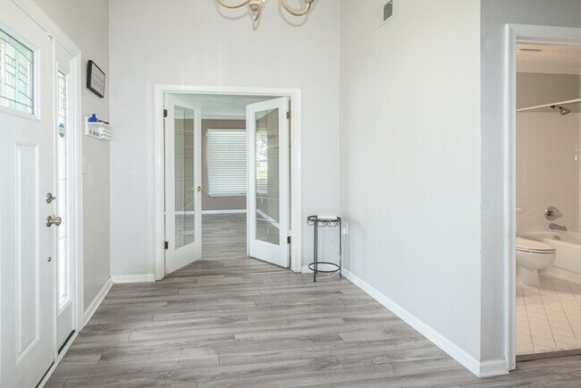 Foto del edificio - BEAUTIFUL HOME FOR RENT IN GLENWOOD AREA