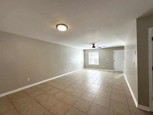 Building Photo - 329 Dahlquist Dr