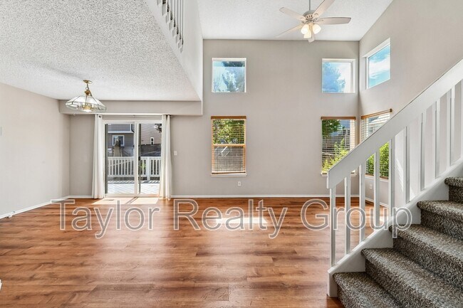 Foto del edificio - 8728 Starwood Ln