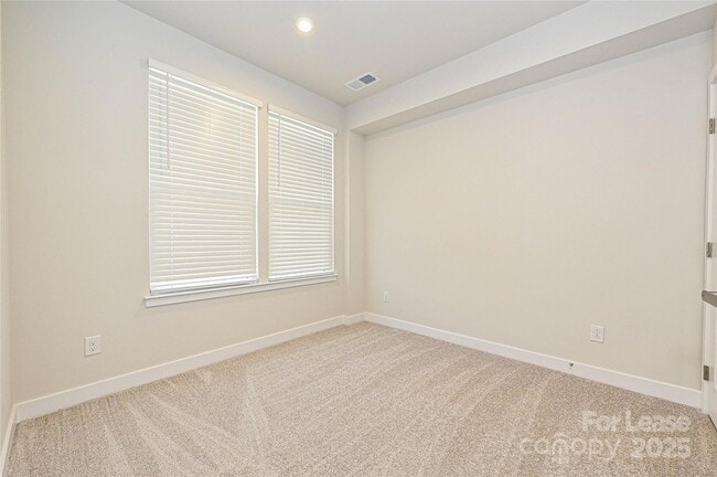 Foto del edificio - 1470 Samuel St