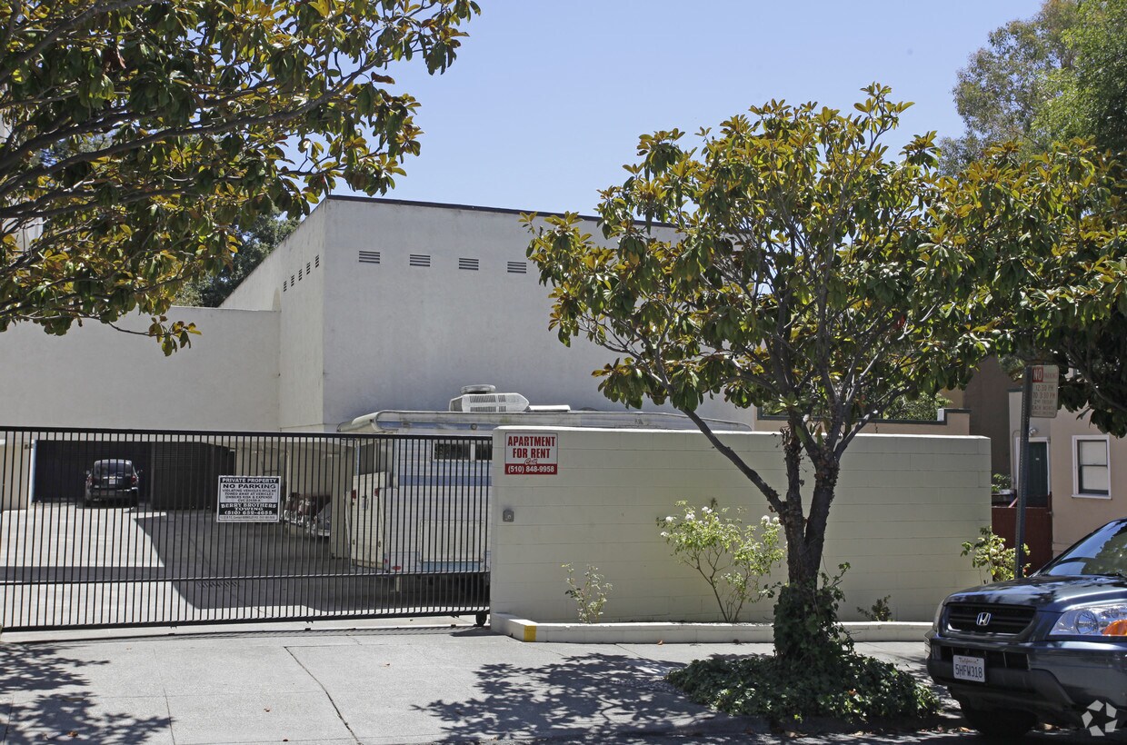 Building Photo - 1910 Berryman Street