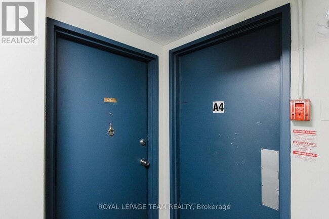 Building Photo - 2044 Arrowsmith Dr