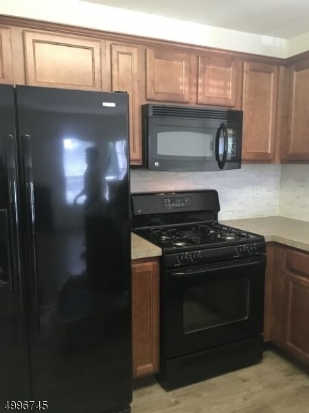 Building Photo - 207 Old Farm Dr