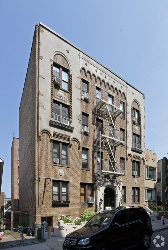 Foto del edificio - 124 Parrott Pl