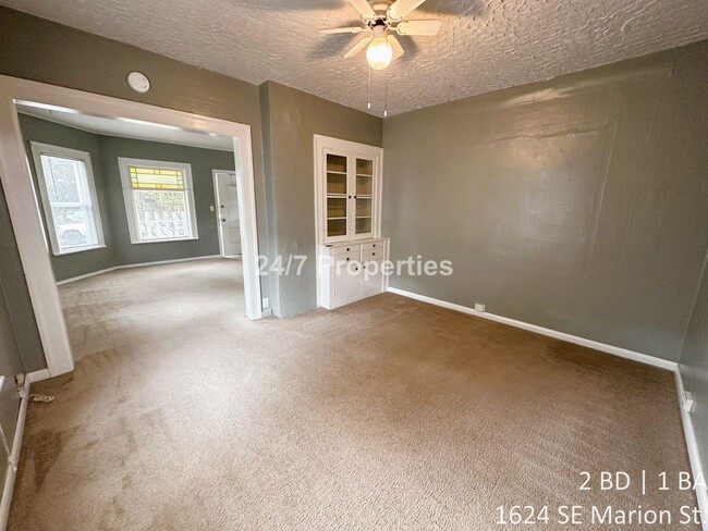 Building Photo - Sellwood Charmer!