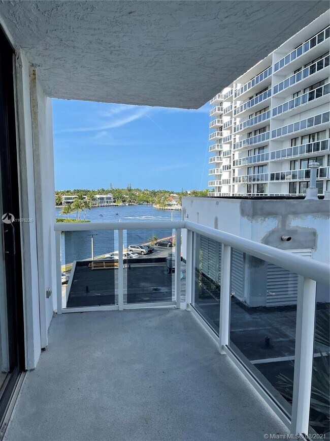 Foto del edificio - 20505 E Country Club Dr