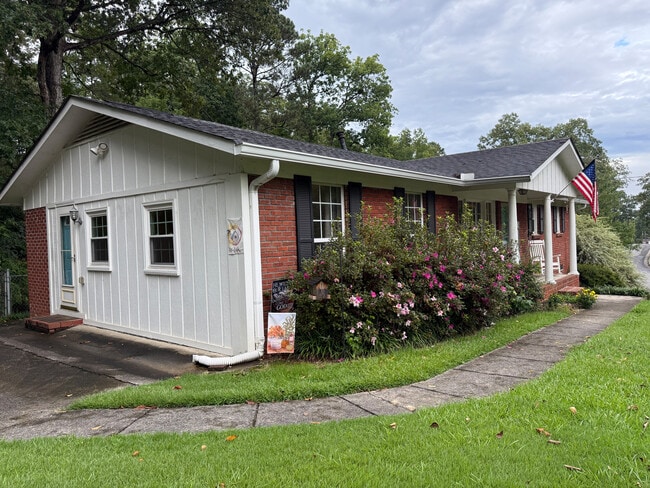 Building Photo - 100 Hycliff Rd SW