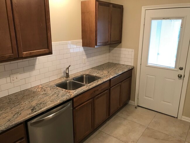 Foto del edificio - 2725 Forest Park Blvd