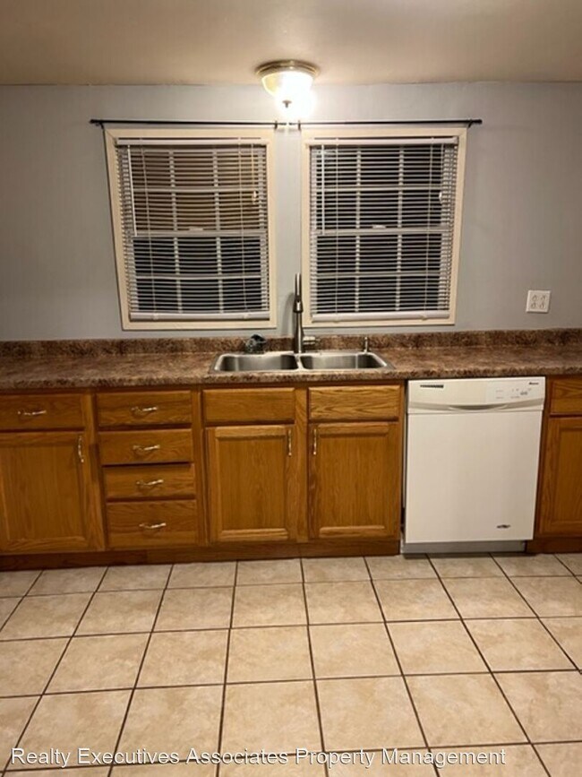 Building Photo - 2 br, 2 bath House - 218 East Caldwell Ave