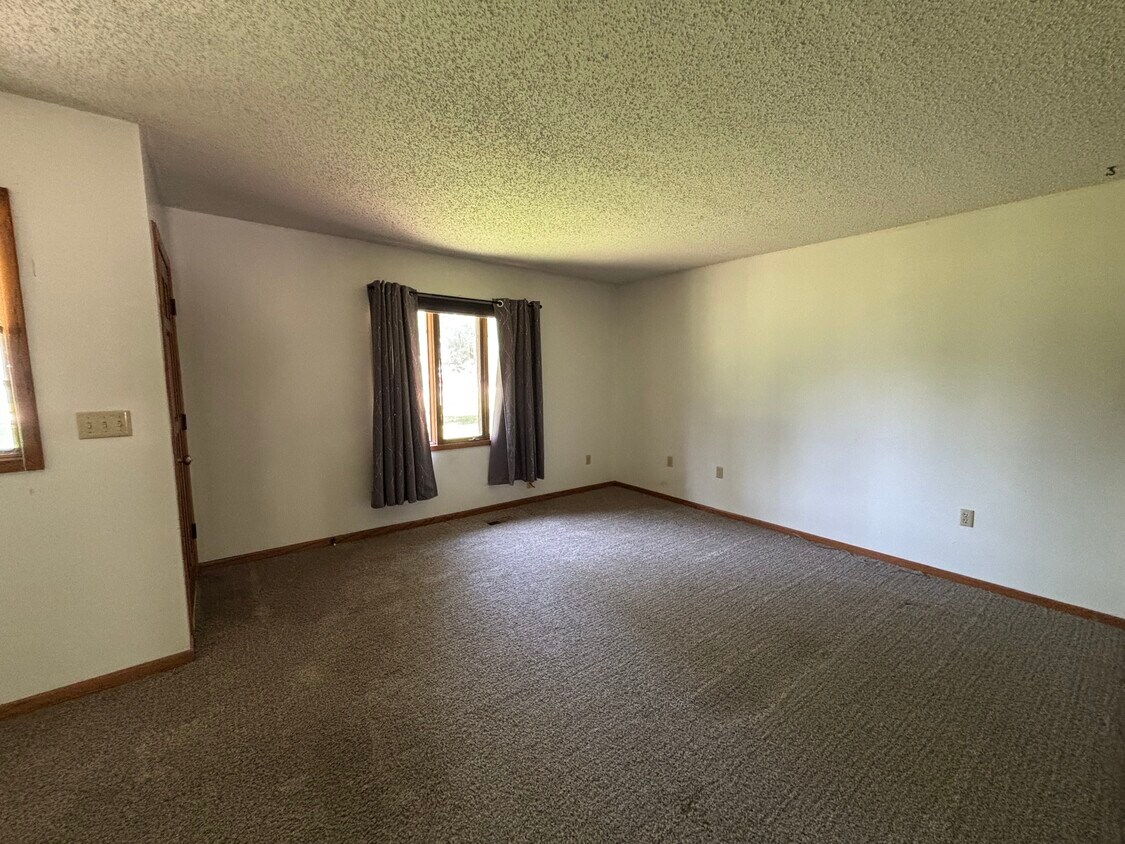 Primary Photo - 220 E 2nd Ave