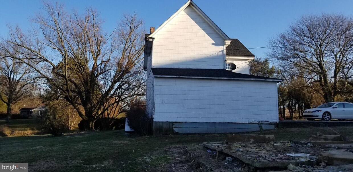 Primary Photo - 439 Street Rd