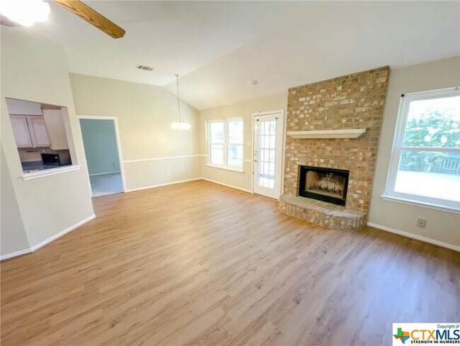 Foto del edificio - 4301 Mallard Ln