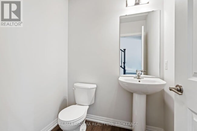Building Photo - 142 Bur Oak Dr