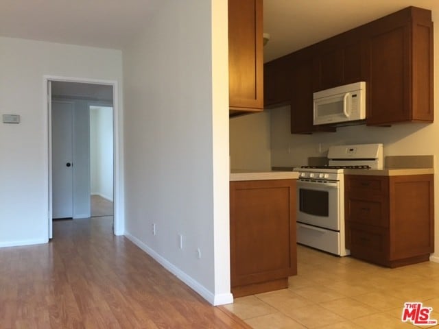 Building Photo - 5252 Coldwater Canyon Ave