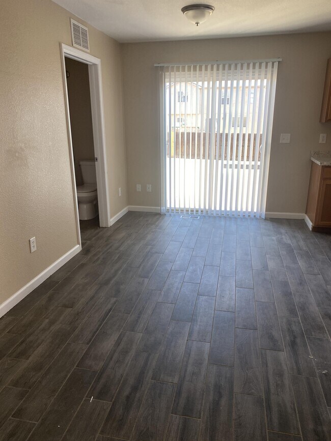 Building Photo - 1335 Legend Oak Dr