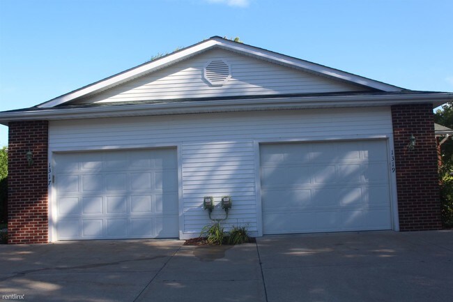 Building Photo - 3 br, 2.5 bath Duplex - 1319 E Ashman St