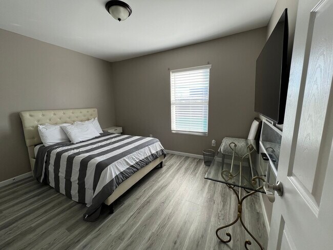 Foto del edificio - 360-362 Hosack St