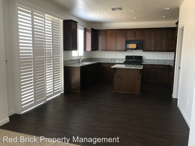 Foto del edificio - 5 br, 3 bath House - 315 Carly Anne Ct.