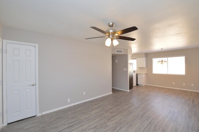 Building Photo - 645 N Arrowhead Dr