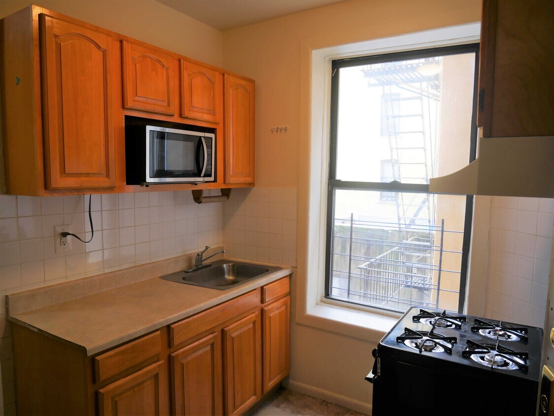Primary Photo - 424 E 116th St