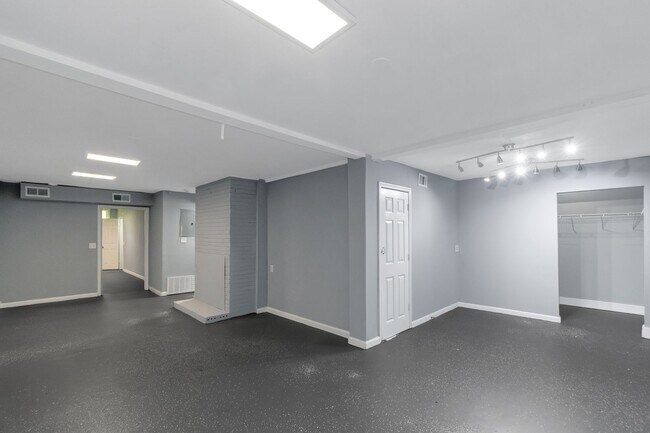 Foto del edificio - Spacious 4 Bed 3 Bath SFH!