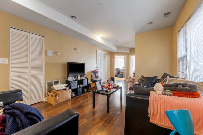 Foto del edificio - 8010 S Michigan Ave