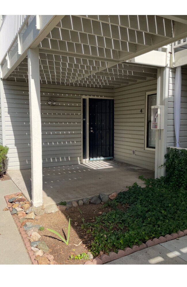 Porch - 333 W Leroux St
