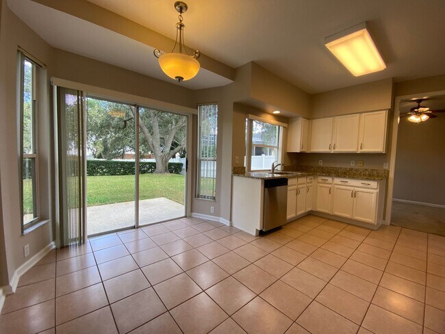 Building Photo - Spacious 4 Bedroom, 2.5 Bath Home in Hunti...