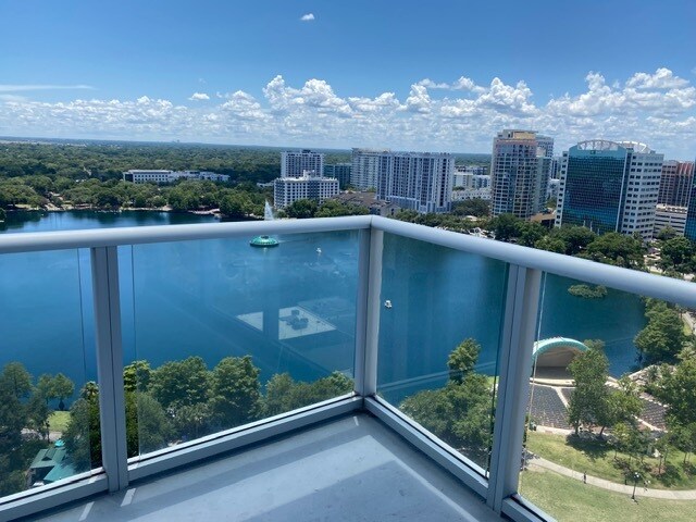 Foto del edificio - 150 E Robinson St