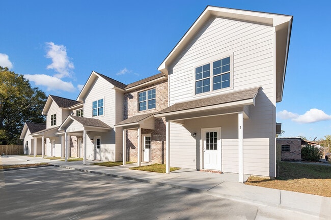 Building Photo - 8064 Cecil Dr
