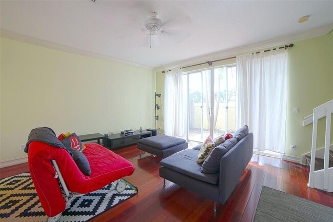 Foto del edificio - 836 SE 4th Ct