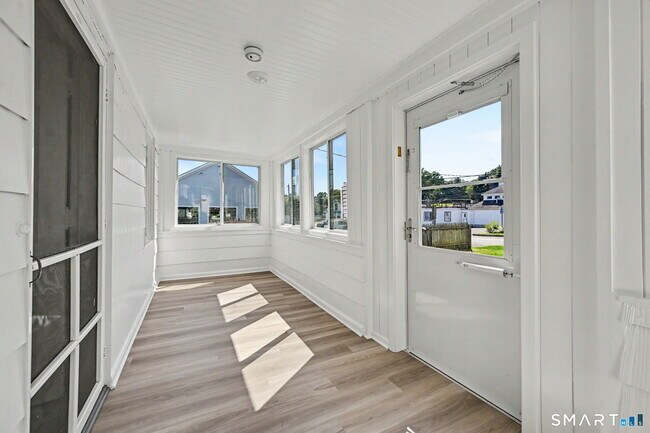 Building Photo - 15 Whitmore Ln