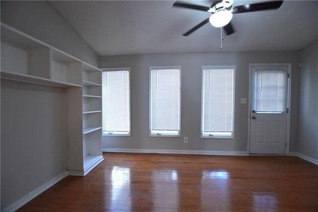 Foto del edificio - 2125 Fairways Ct