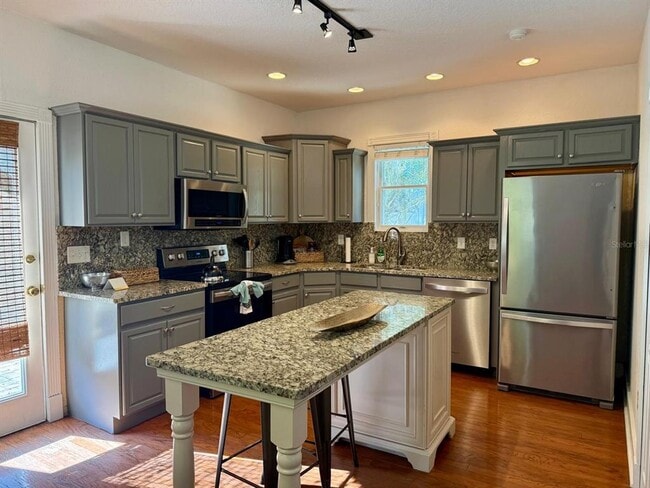 Foto del edificio - 910 SE 2nd St