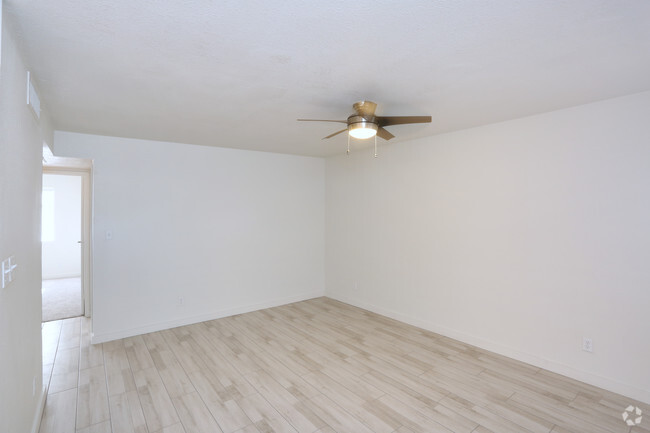 2BR, 1BA - 810 SF - 36 Arcadia