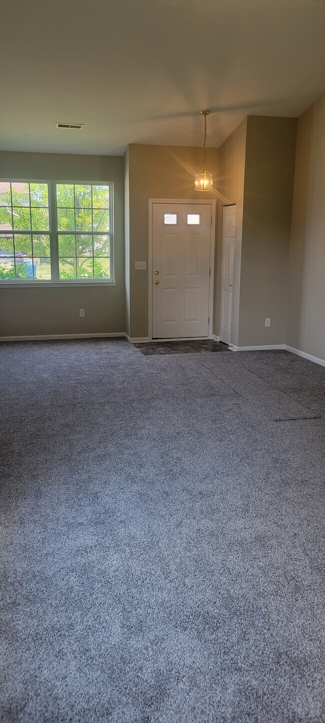 Sala de estar - 7601 E 112th Ave