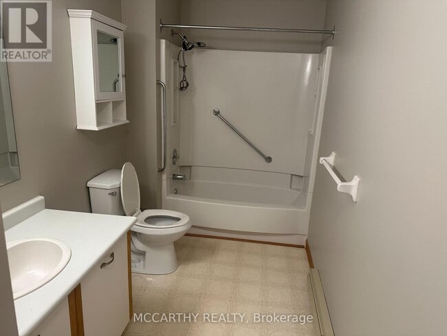 Building Photo - 217 Sarah Ct