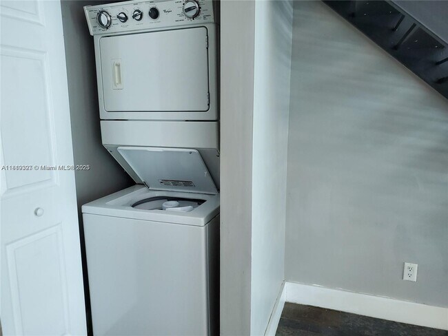 Foto del edificio - 60 SW 13th St
