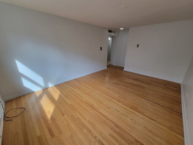Foto del edificio - 6440 N Richmond St
