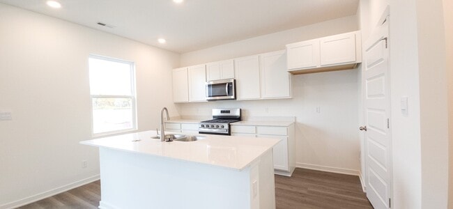 Building Photo - 4146 Viceroy St