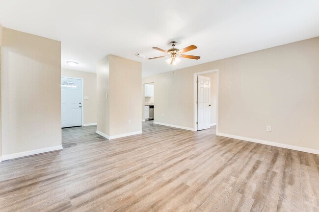 Building Photo - 5242 Lanette St