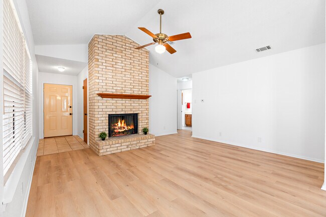 Foto del edificio - 1303 Chapel Creek Rd