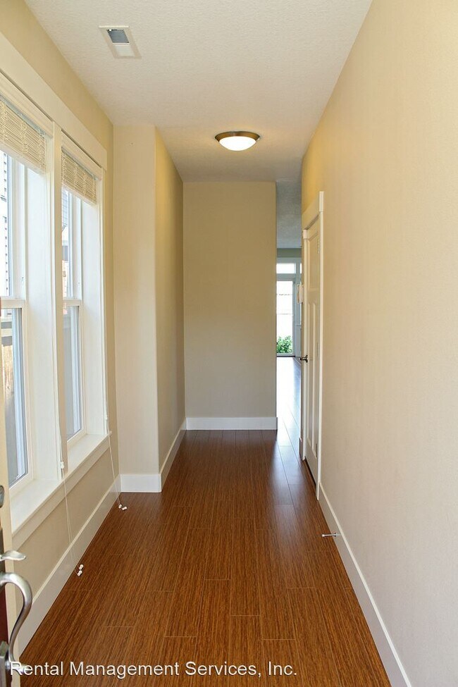 Foto del edificio - 3 br, 2.5 bath House - 1333 NE Roselawn St